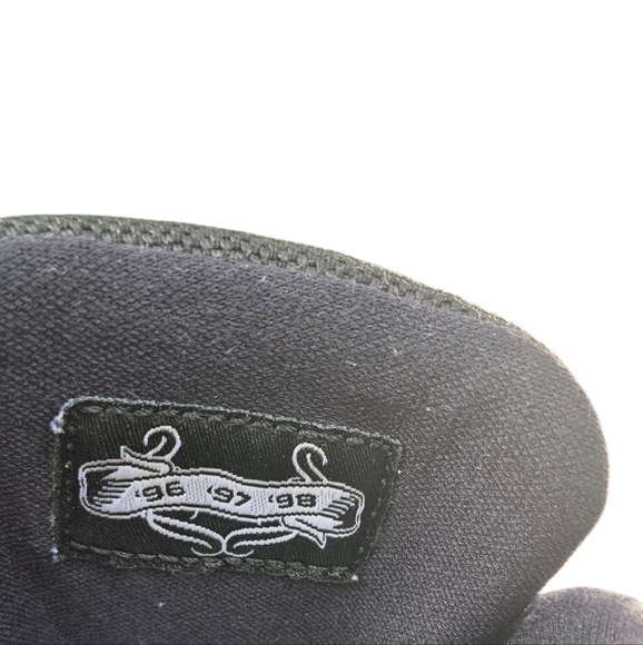 Jordan Red and Black Sneakers Striking Two-Tone Design - Picture 6 of 8